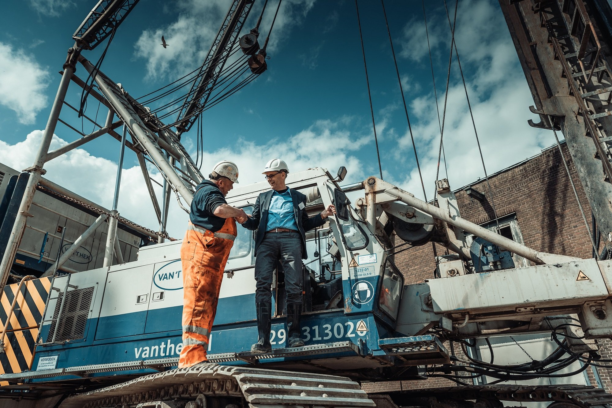 De bouw van Defensie-eiland Zuid in Woerden is feestelijk gestart